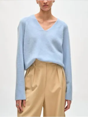 Brushed Cashmere Easy Vneck In Misty Blue