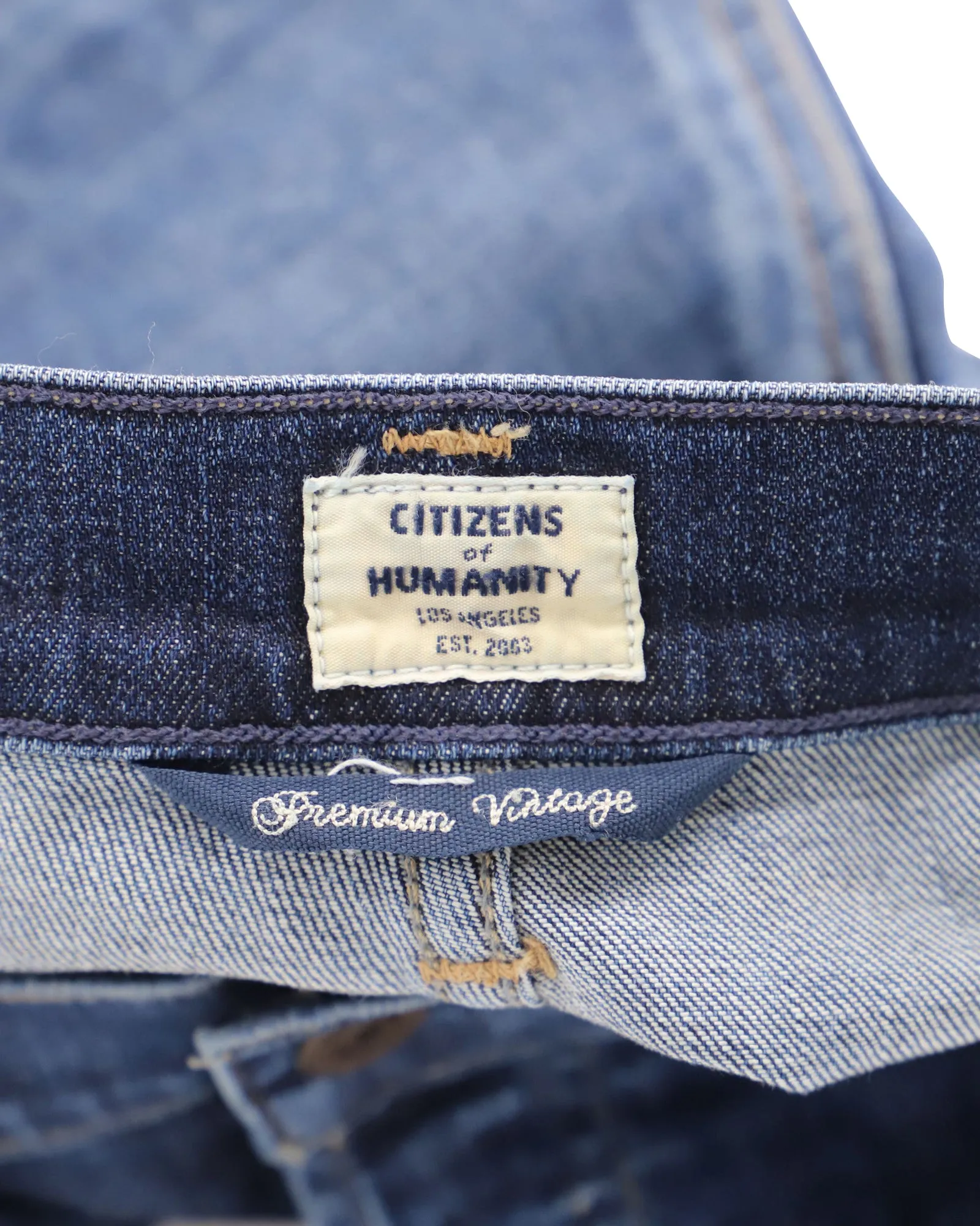 Citizens Of Humanity Mid Rise Cropped Jeans in Blue Cotton