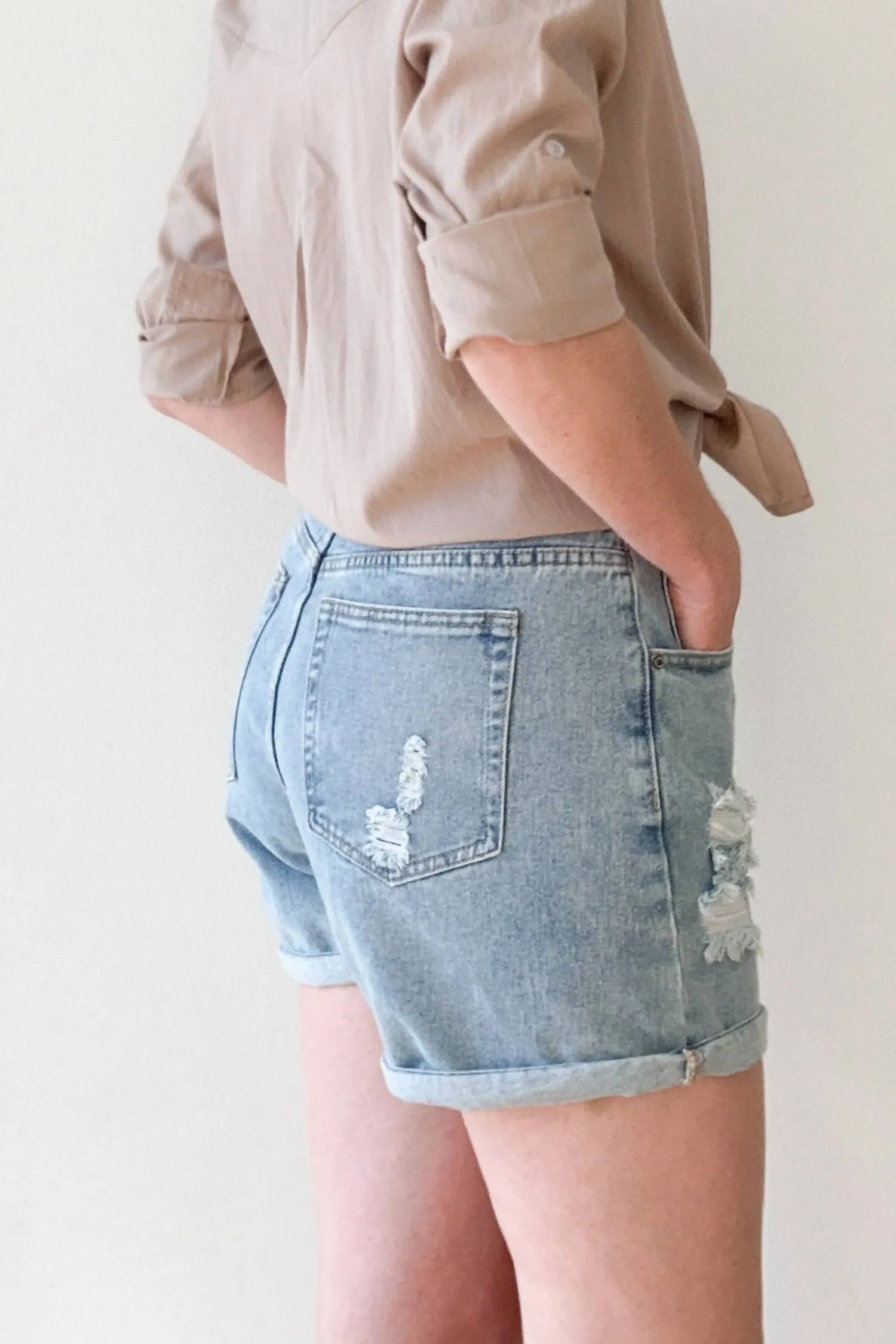 Cool Mom Denim Shorts In Light Wash