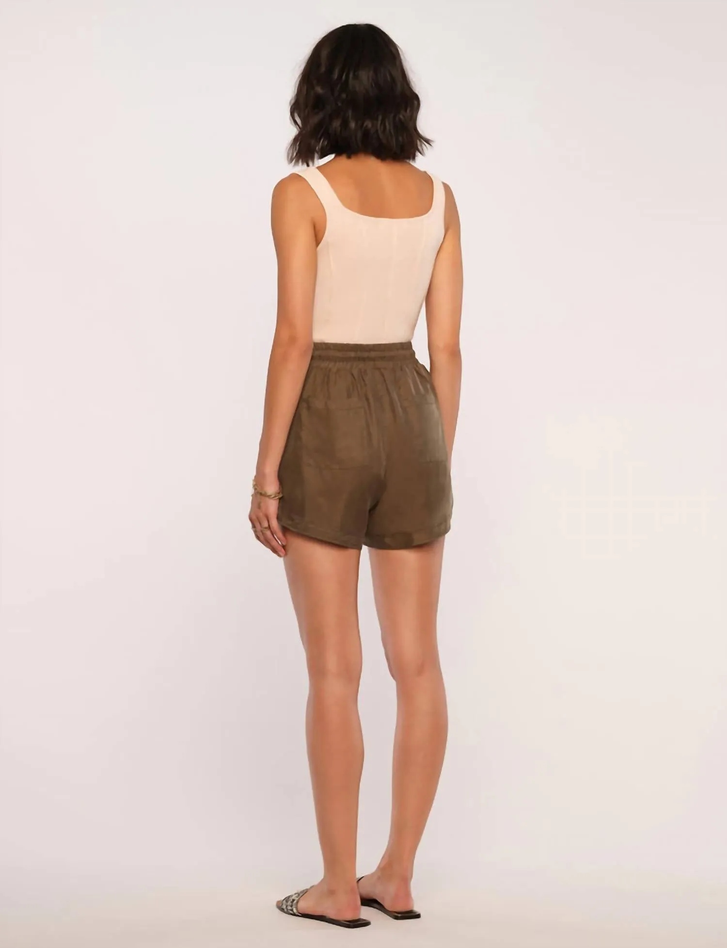 Llaria Short In Moss