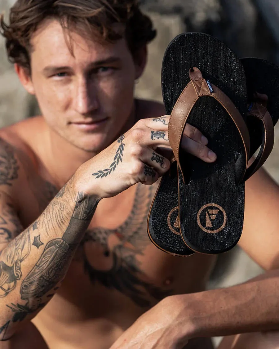 Seales Mens Flip Flops in Black